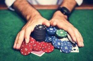 Poker là gì? Bí kíp đặt cược cực chuẩn từ các cao thủ